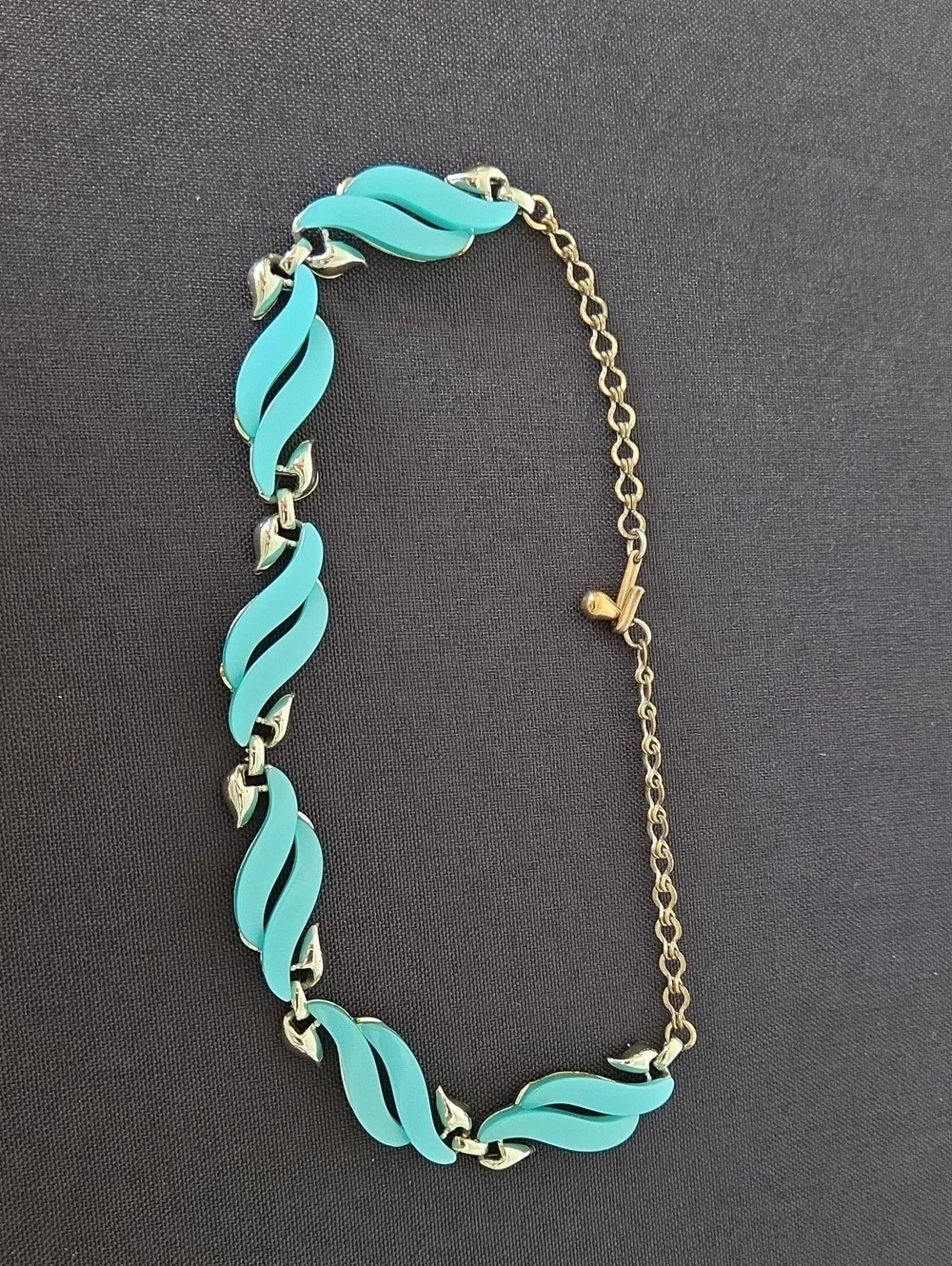 Vintage Coro turquoise enamel and gold-tone wave link necklace from the 1950s